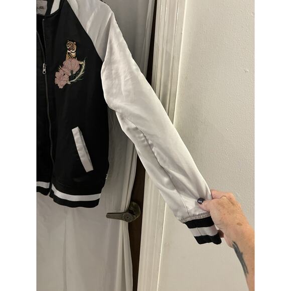 Vans Black White Souvenir Tiger Floral Embroidered Bomber Jacket Quilted Sz Xs - Picture 5 of 12